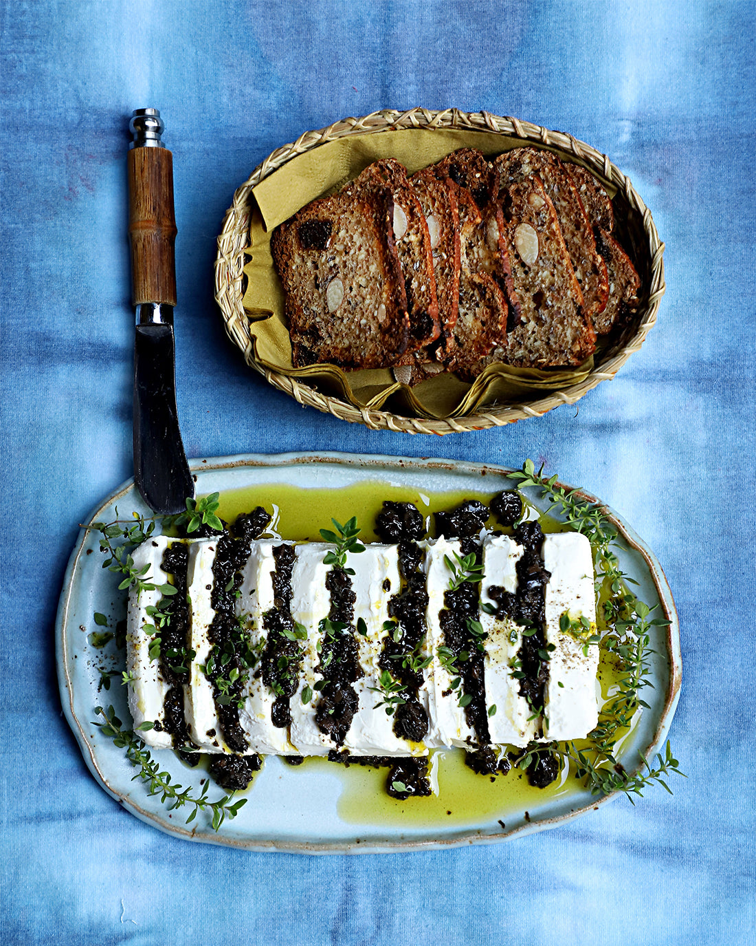 Queso crema con tomillo, limón y Tapenade Trufado