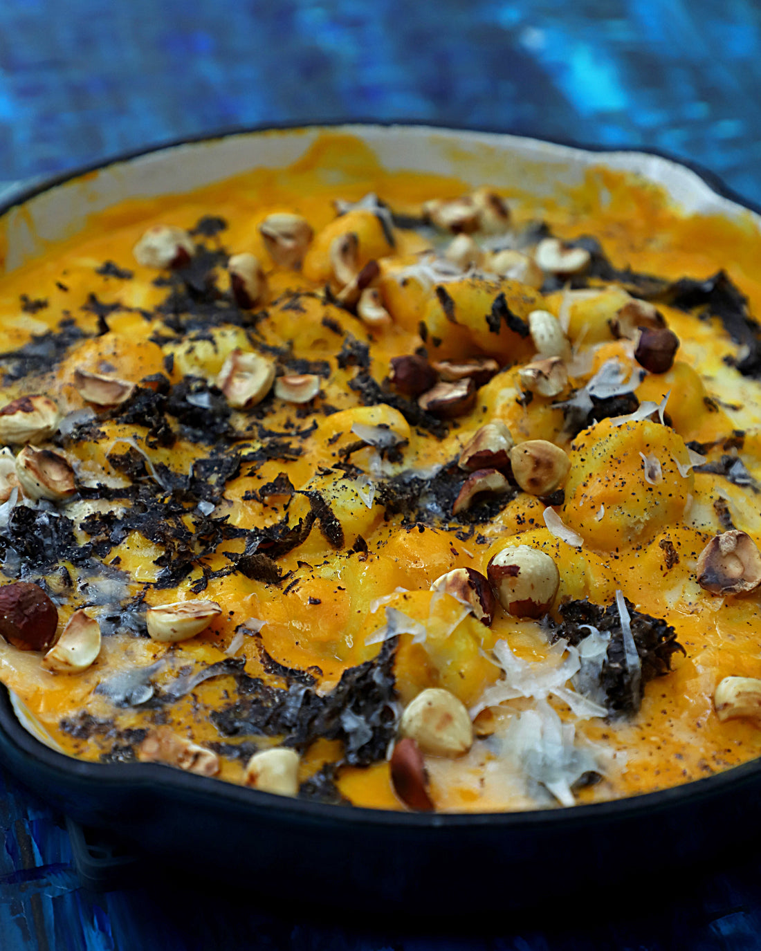 Gnocchis con salsa de zapallo, avellanas y trufa