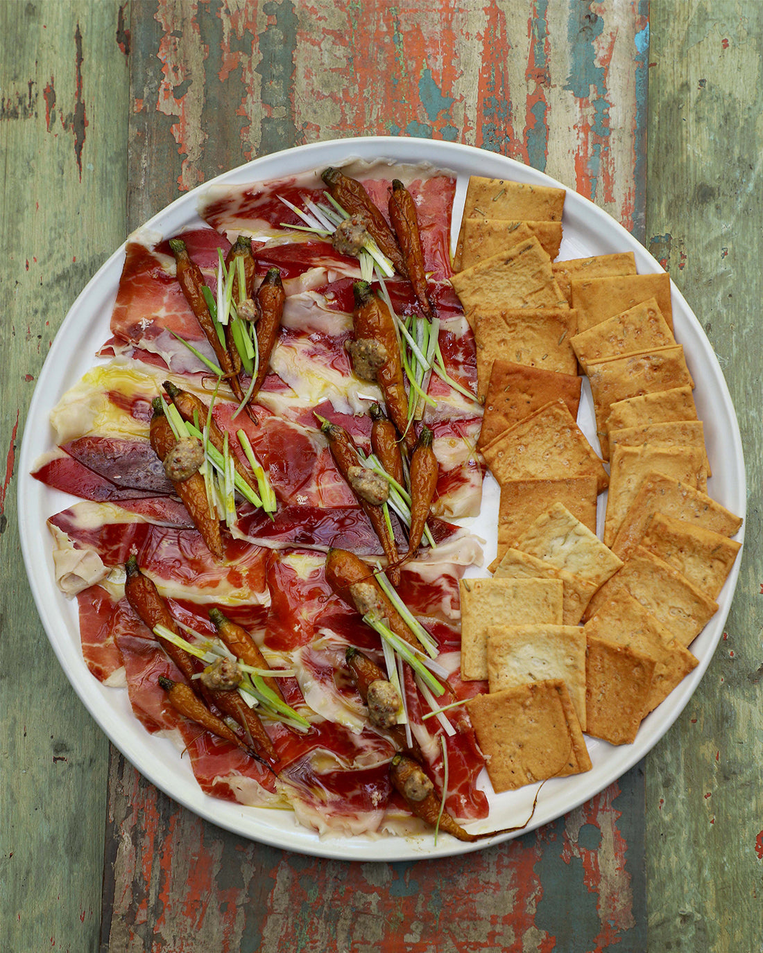 Carpaccio de jamón ibérico con zanahorias asadas y Mostaza Trufada