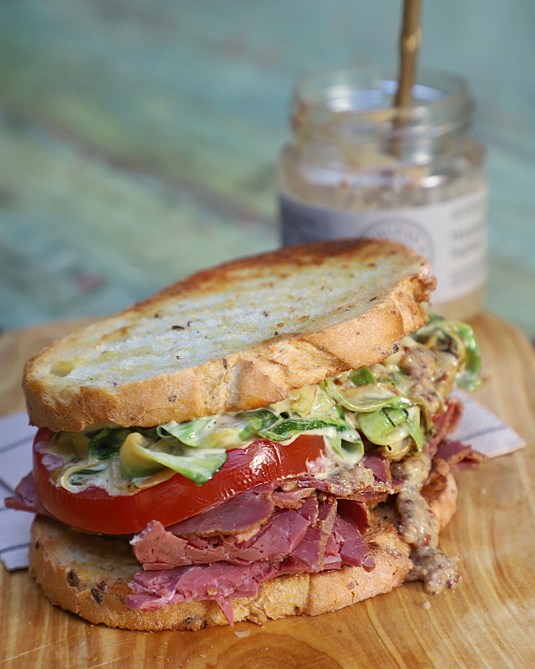 Sandwich de pastrami con Mostaza Trufada