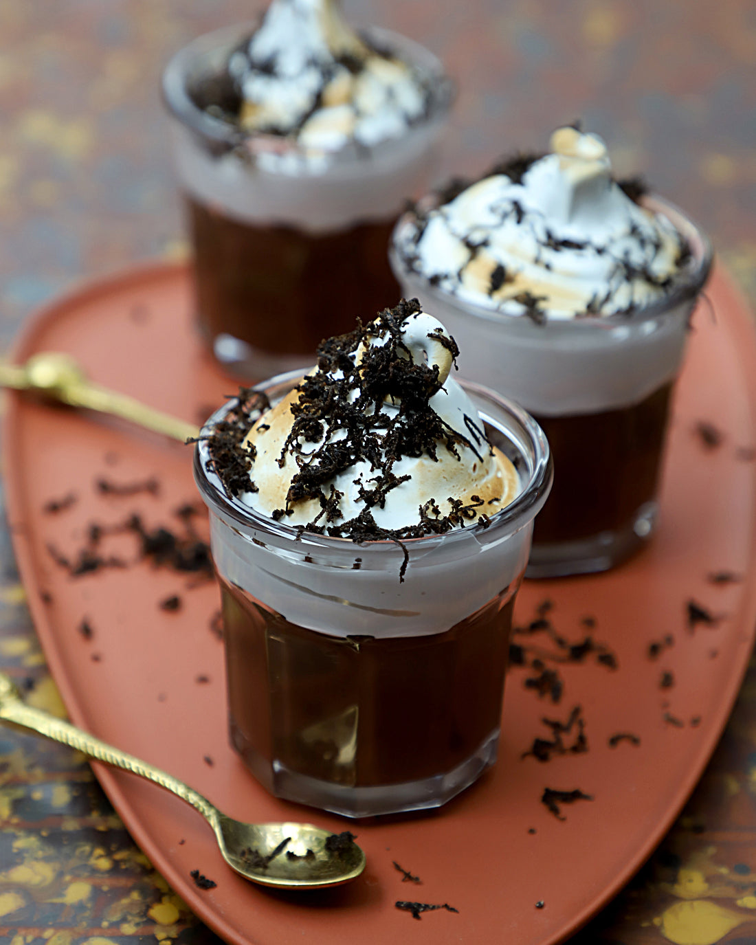 Suspiro de chocolate con merengue trufado